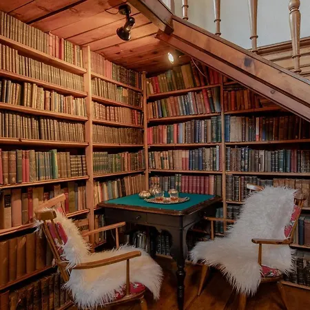 Castello Schloss Lichtengraben 팜스테이 *