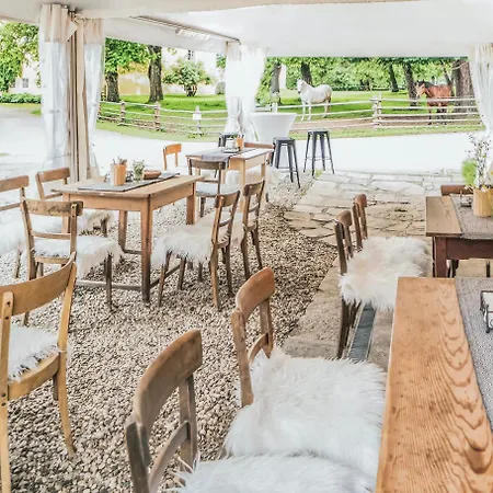 Castello Schloss Lichtengraben Farma